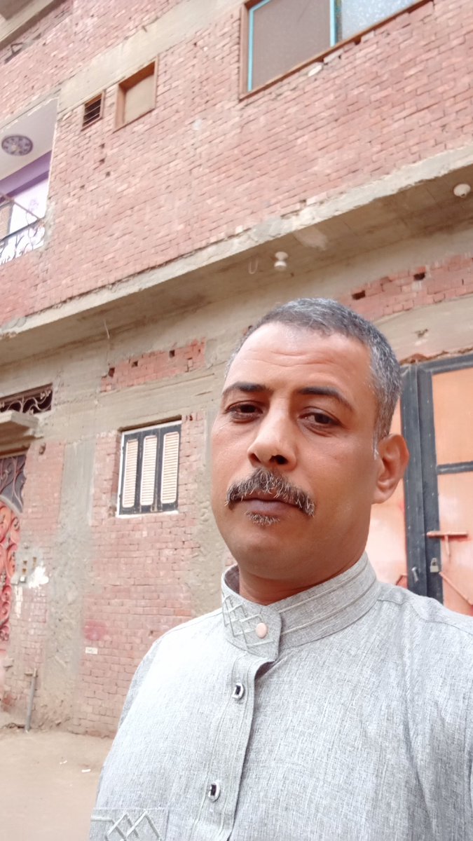 تخطيت الأربعين بأربع سنوات 
ولكن العمر لدي مجرد رقم