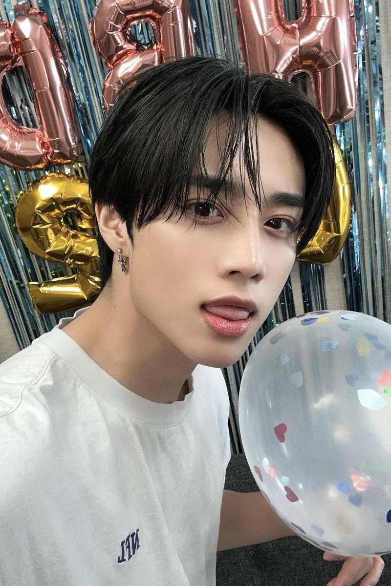 boyzkissers's tweet photo. ๐a message from ur aries, entp, sweet sons of april spring
#TBSD #TheBSelcaDay #๋๋น์
์นด๋ฐ์ด #TheBShotโกฬ #THEBOYZ #๋๋ณด์ด์ฆ #arieskiss #findingdeobis #imhis #Sunwoo #SUNWOO #hesmine #์ ์ฐ https://t.co/2uhAoaZFV5