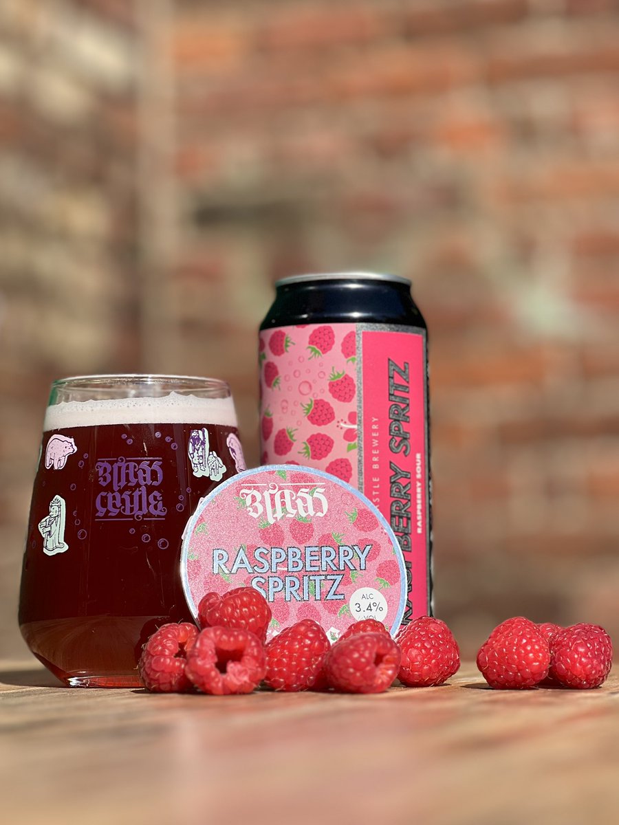 ✨RASPBERRY SPRITZ 3.4% RASPBERRY SOUR✨ 

We’re manifesting summer vibes with this one. As sweet and tangy as a fresh raspberry, this fruity number is out now in cans and kegs. Beer garden, anyone? 😎 

brasscastle.co.uk/shop/p/raspber…