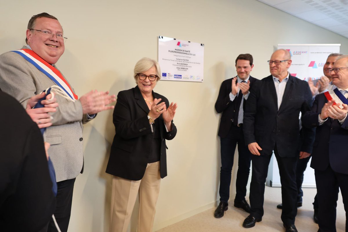Cet après-midi en visite au Centre Hospitalier Intercommunal nord-Ardennes (CHI) de Charleville-Mézières. 

L’occasion d’échanger avec la communauté hospitalière des projets structurants pour leur territoire : Oncopole, ZOAST, GHT, et un financement supplémentaire de 380 000