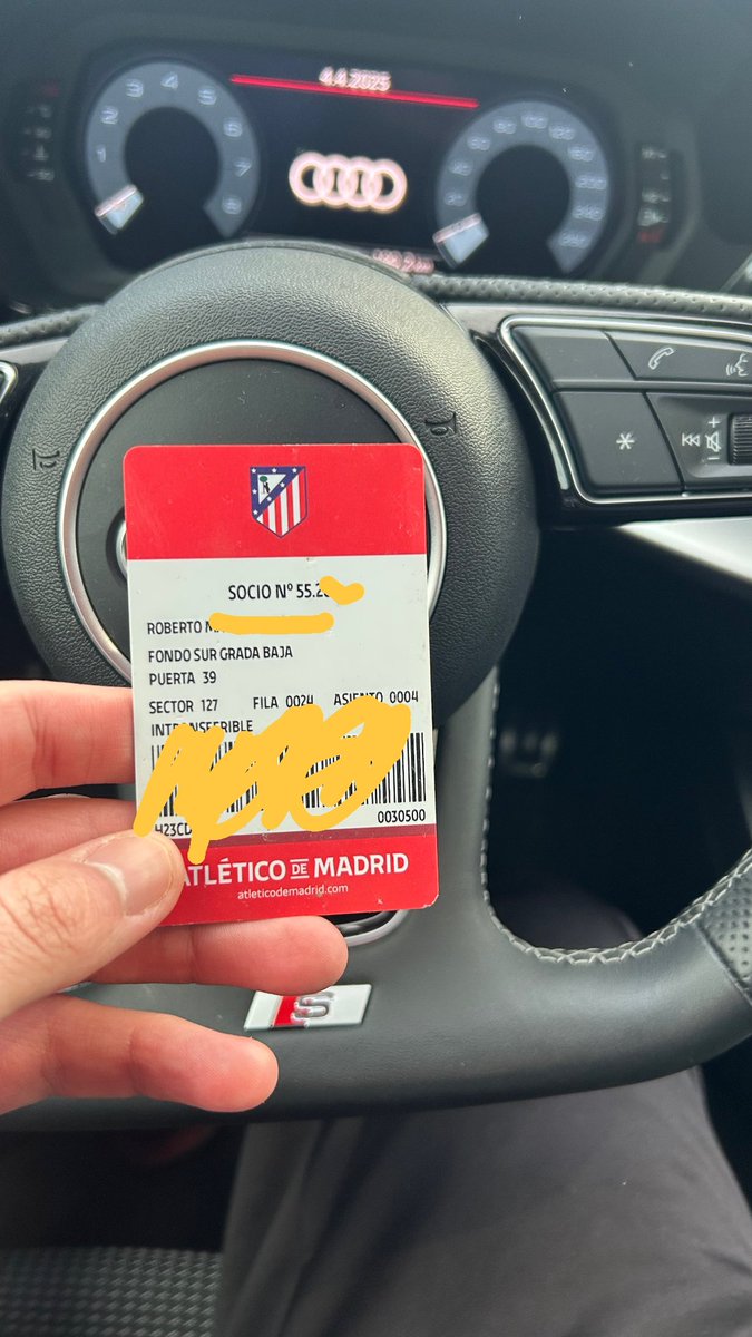 Me acabo de encontrar un abono en pozuelo a nombre de Roberto .. en grada baja fondo sur .. por favor .. se agradece difusión para ver si aparece el dueño .