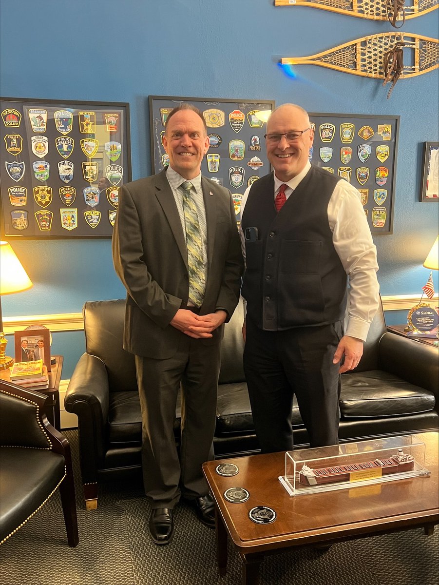 NoBiggerTrucks's tweet image. Proud to host 9️⃣supporters on Capitol Hill last week: Law enforcement, first responders &amp;amp; local leaders from CA, CO, IL, MI, MN, OH, PA &amp;amp; TX. Across 80 mtgs, they delivered a clear message: 91k lb trucks = more crashes, failing bridges and ⬆️ taxpayer costs. #nobiggertrucks