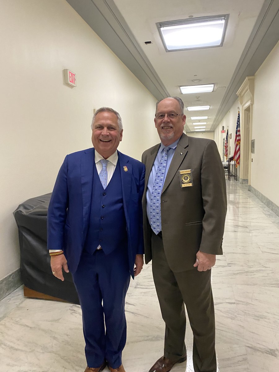 NoBiggerTrucks's tweet image. Proud to host 9️⃣supporters on Capitol Hill last week: Law enforcement, first responders &amp;amp; local leaders from CA, CO, IL, MI, MN, OH, PA &amp;amp; TX. Across 80 mtgs, they delivered a clear message: 91k lb trucks = more crashes, failing bridges and ⬆️ taxpayer costs. #nobiggertrucks