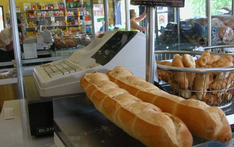 🥖 El #pan #aumenta un 12% en Buenos Aires: el kilo supera los $4.000 en CABA

💲 Los #panaderos justificaron la medida por el incremento en insumos, tarifas y #combustibles, mientras advierten sobre posibles nuevos aumentos.

elargentino.ar/economia/consu…