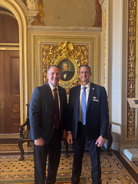NoBiggerTrucks's tweet image. Proud to host 9️⃣supporters on Capitol Hill last week: Law enforcement, first responders &amp;amp; local leaders from CA, CO, IL, MI, MN, OH, PA &amp;amp; TX. Across 80 mtgs, they delivered a clear message: 91k lb trucks = more crashes, failing bridges and ⬆️ taxpayer costs. #nobiggertrucks
