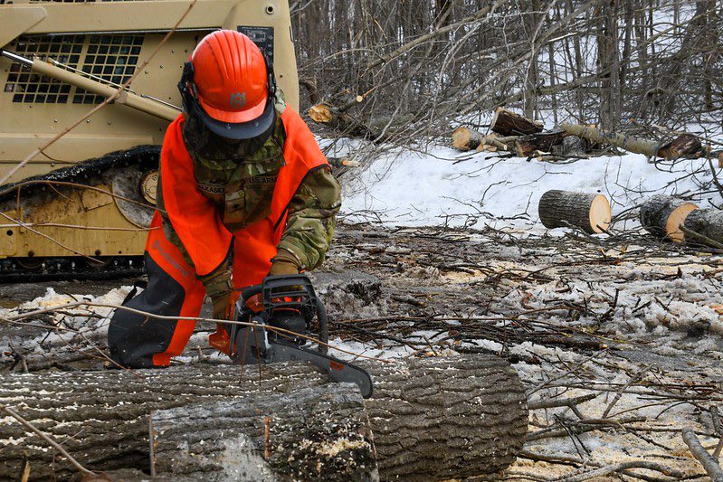 MIArmyGuard's tweet image. Over 800 Michigan Army National Guard Soldiers have been activated to aid citizens after the recent ice storm in the upper Michigan region. This is a true definition of Living in Michigan,Serving in Michigan. 
#MichiganStrong #Livehere #Servehere