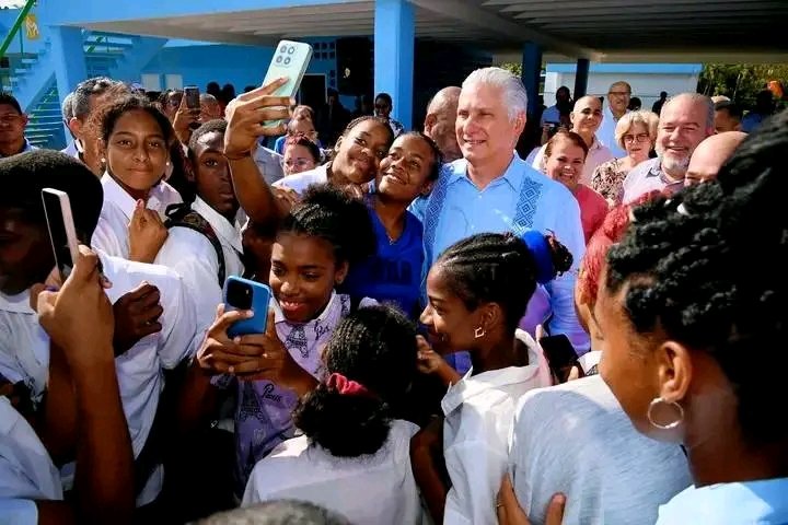 🇨🇺| Una fiesta de emociones fue la reinauguración del Palacio Central de Pioneros Ernesto Che Guevara.

#FuerzaCuba 
#CubaPorLaSalud
 #Cuba 
#CubaPorLaVida
 #CubaPorLaPaz 
#UnidosSomosMasFuertes #FidelVive 
#SiempreJóven
<a href="/cdi_manga/">CDI Villa la manga</a>
<a href="/Cubacooperabol2/">Brigada Médica 🇨🇺 Bolívar🇻🇪</a>