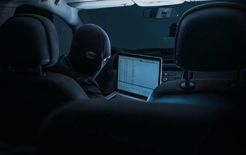 Would you hand over your car keys to a stranger? 🚗
Giving remote access to your computer is like handing a stranger your car keys and saying "Drive it like it's yours!".

🔒 Protect yourself with Seraph Secure—don’t let scammers take the wheel! #StopScams #SeraphSecure #StaySafe