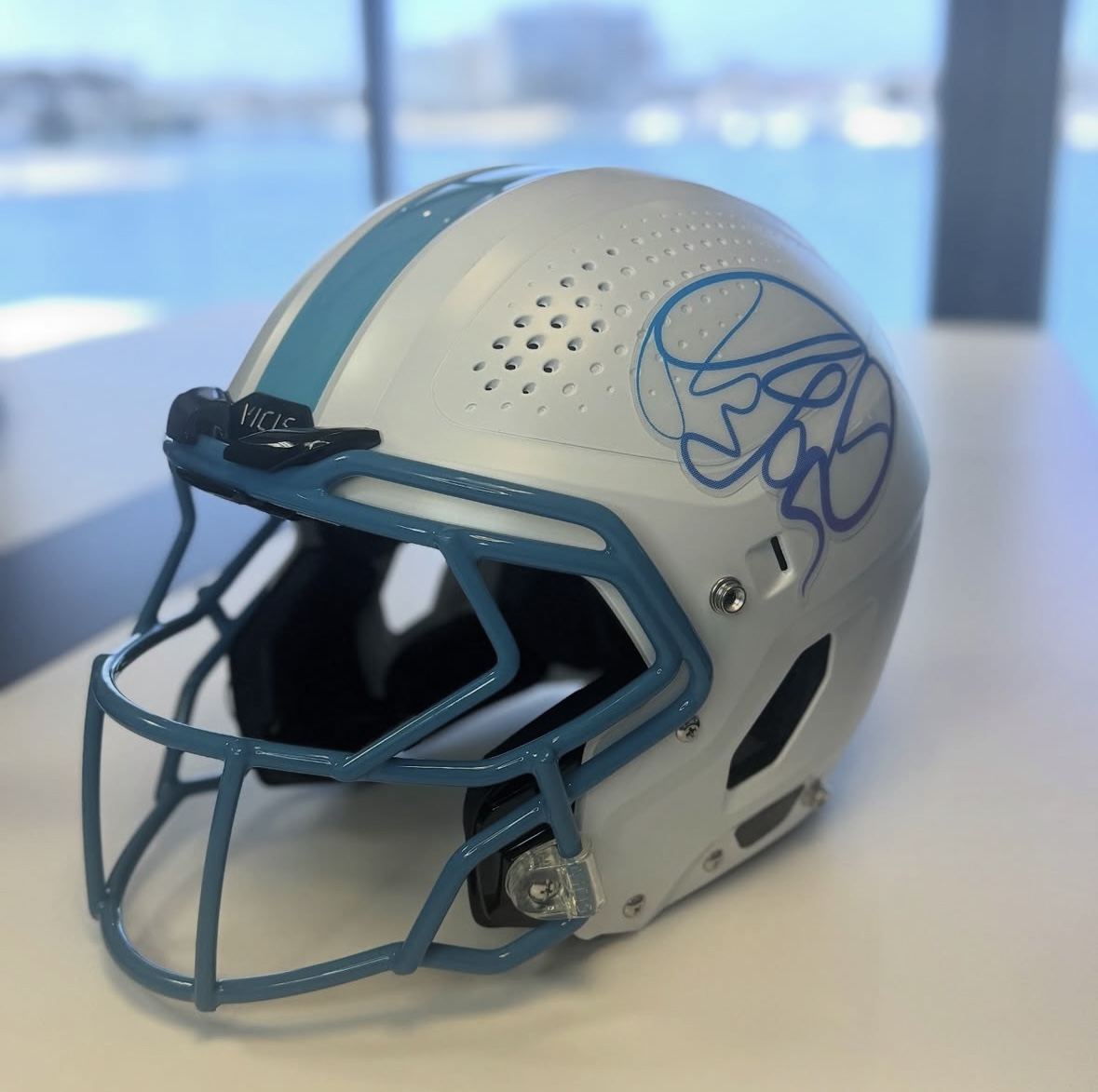 SteinbergFound's tweet photo. Grateful for the support! 🏈🙌 Big thanks to @vicispro and @schuttsports for the incredible helmet donation to the Leigh Steinberg Concussion Foundation. Making a difference in athlete safety! #ConcussionAwareness #AthleteSafety #LeighSteinbergFoundation #VICIS #SchuttSports https://t.co/cWzAJ2F9E7