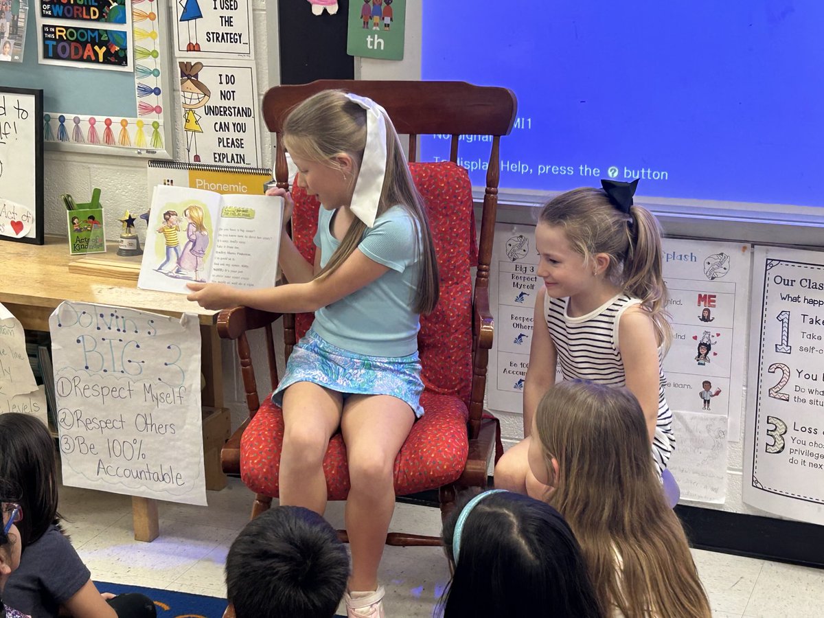 kellybkeller's tweet image. What a treat to have a sibling (and former student!) come read to our class! Thank you for being here! ⁦@DolvinES⁩ #makeasplash