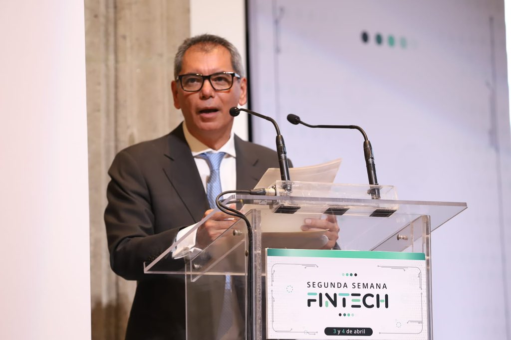 Al clausurar la #SegundaSemanaFintech, el secretario de Hacienda, Edgar Amador, afirmó que para asegurar que las soluciones digitales lleguen a todas las regiones y sectores sociales, es indispensable continuar robusteciendo la infraestructura física y también la digital, lo que