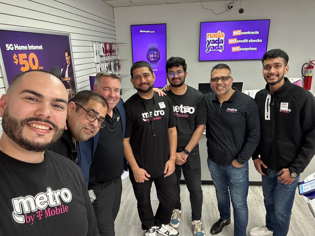 PCGPrepaidBiz's tweet photo. Oh. Hello π.
#metrobytmobile #MetroFlex #nadayadayada
π607 187th Bronx NY https://t.co/pmsZlKOORR