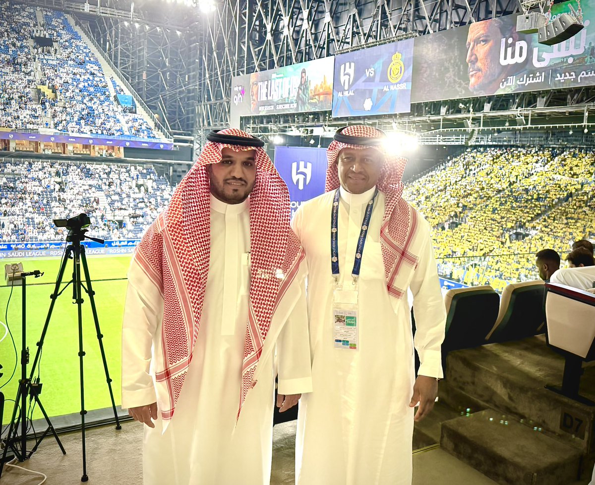 إذا نصرُ الجزيرة شعَّ ليلًا
فلا بدرٌ يضيءُ ولا هِلالُ

#النصر يعايدكم بطريقته 💛💛💛