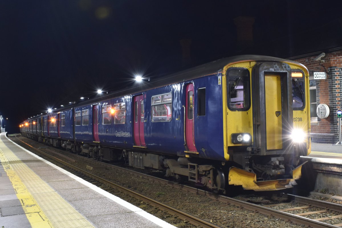 FirstGW_00's tweet image. The last hurrah for the First Great Western blue livery? 

5H71 Exeter TMD to Wolverton Works is penned in tomorrow (05/04) which should be 150238 heading for refurb works, in turn, losing the bright FGW blue and pink livery. 2E30 with 238, 249 &amp;amp; 266 this evening.