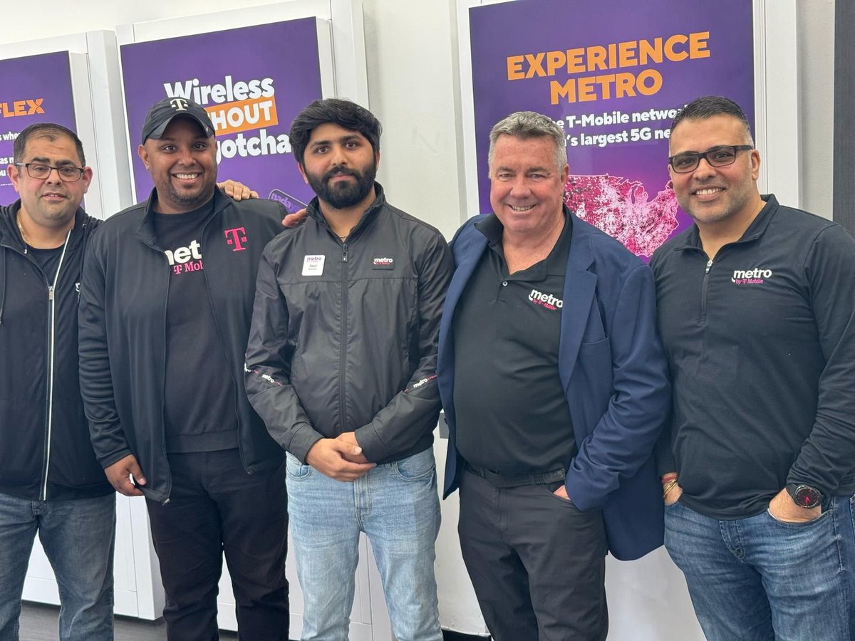 StellarWireless's tweet photo. Lovin' the purple life at the newest Bronx Location. #metrobytmobile #MetroFlex #nadayadayada 
💜
📍1747 Dr M.L.K. Jr Blvd Bronx, NY https://t.co/SqpZZQM1KN