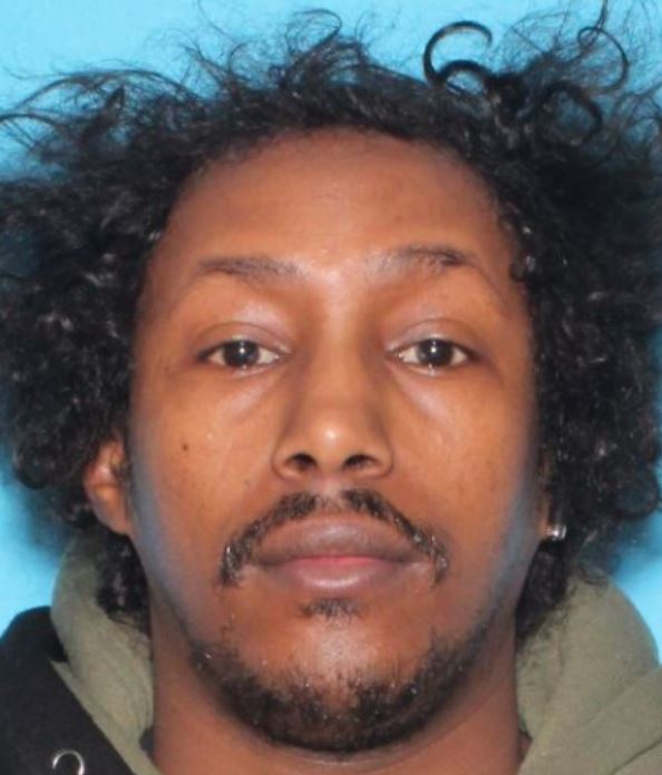 RamseySheriff's tweet image. This is Zakaria Abdi Isse, 30, of Andover, Minn. On March 31, he fired five shots into the front door of a house in Vadnais Heights.
Then he ran away.
Our Fugitive Apprehension Team caught up with him a day later in St. Paul.
He's in jail now.