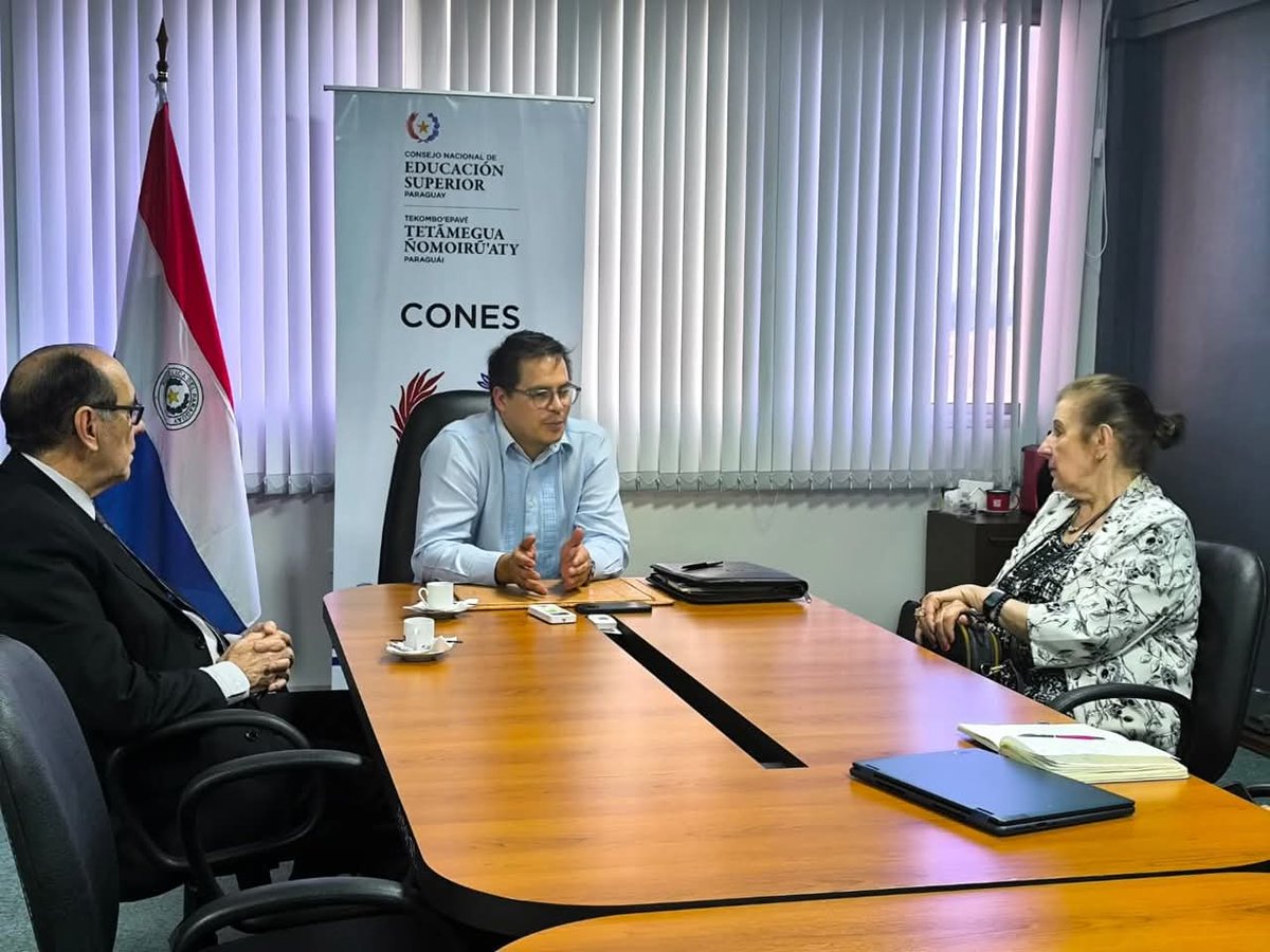ConesParaguay's tweet photo. ➡️ En el CONES recibimos al Viceministro de Urbanismo del Ministerio de Urbanismo, Vivienda y Hábitat (MUVH), Jorge Bosch, y a Mabel Causarano, representante de la Facultad de Ciencias y Tecnología de la Universidad Católica.

#CONES #EducacionSuperior 🎓🖊️🇵🇾 https://t.co/IaYMWfFn65