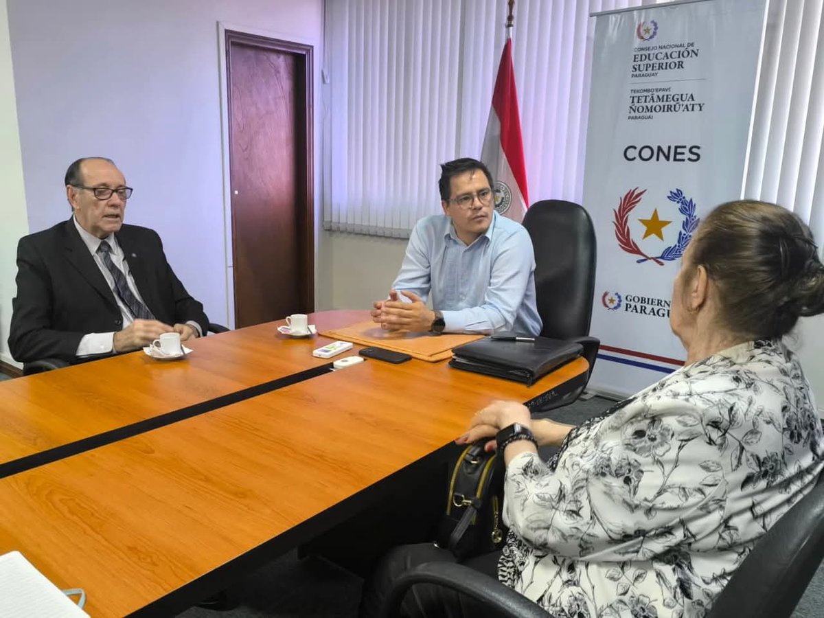 ConesParaguay's tweet photo. ➡️ En el CONES recibimos al Viceministro de Urbanismo del Ministerio de Urbanismo, Vivienda y Hábitat (MUVH), Jorge Bosch, y a Mabel Causarano, representante de la Facultad de Ciencias y Tecnología de la Universidad Católica.

#CONES #EducacionSuperior 🎓🖊️🇵🇾 https://t.co/IaYMWfFn65