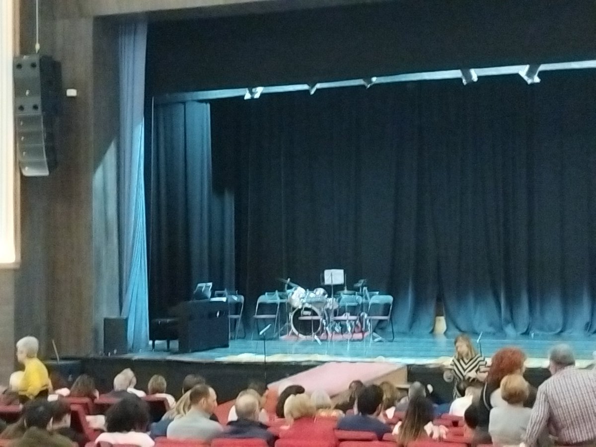 En unos minutos celebraremos el concierto de clausura de la #semanacultural en el teatro de <a href="/SalesianosVSJB/">SalesianosVSJB</a>, patrocinado por el <a href="/AjuntamentVLC/">Ajuntament València</a> 🏛️

Contaremos con la actuación del Conjunto Instrumental, el Coro de nuestra Escuela, y la Banda Titular 🎵

<a href="/FSMCV/">FSMCV</a> <a href="/cosomuval/">La Coordinadora</a>