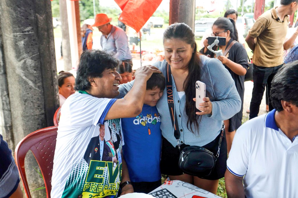 Para aquellas madres viudas con dos o más hijos, crearemos una renta especial que acompañe el crecimiento de sus hijos e hijas hasta la mayoría de edad.

Nuestro Congreso de Refundación estableció que es obligación del Estado identificar los sectores más desfavorecidos y resolver