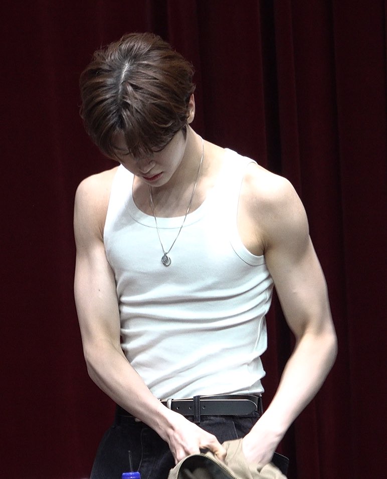 😳😳😳

#마징시앙 #马靖翔 #MAJINGXIANG 
#클로즈유어아이즈 #CLOSEYOUREYES