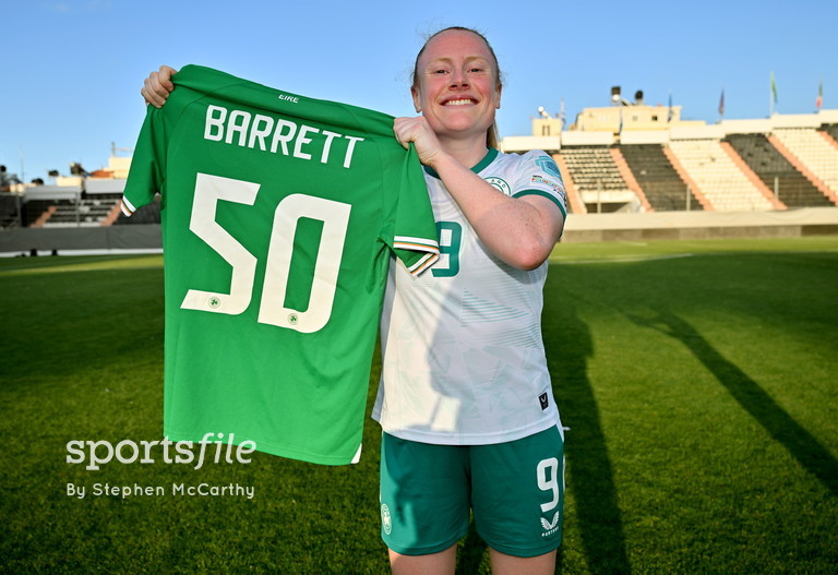 👏👏👏

Amber Barrett of Republic of Ireland with a jersey commemorating her 50th Republic of Ireland appearance after the UEFA Women's Nations League B match between Greece and Republic of Ireland in Crete today.

📸 <a href="/sportsfilesteve/">Stephen McCarthy</a> 

sportsfile.com/more-images/77…