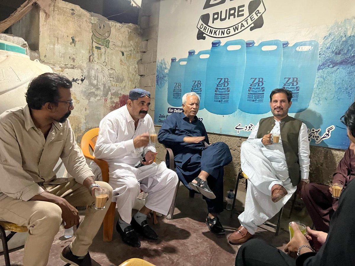 KhurramBhatti01's tweet photo. پاکستان مسلم لیگ ن ضلع کیماڑی کے ساتھیوں نائب صدر پاکستان مسلم لیگ ن سندھ طارق علی خان ، نائب صدر یوتھ ونگ سندھ سلمان خان اور ایڈیشنل جنرل سیکریٹری ضلع کیماڑی راجہ عمران کی میرے گھر آمد سینیٹر نہال ہاشمی ، جنرل سیکریٹری #PS91 چوہدری یعقوب سے ملاقات عید کی مبارکباد دی https://t.co/8B4NR893wi