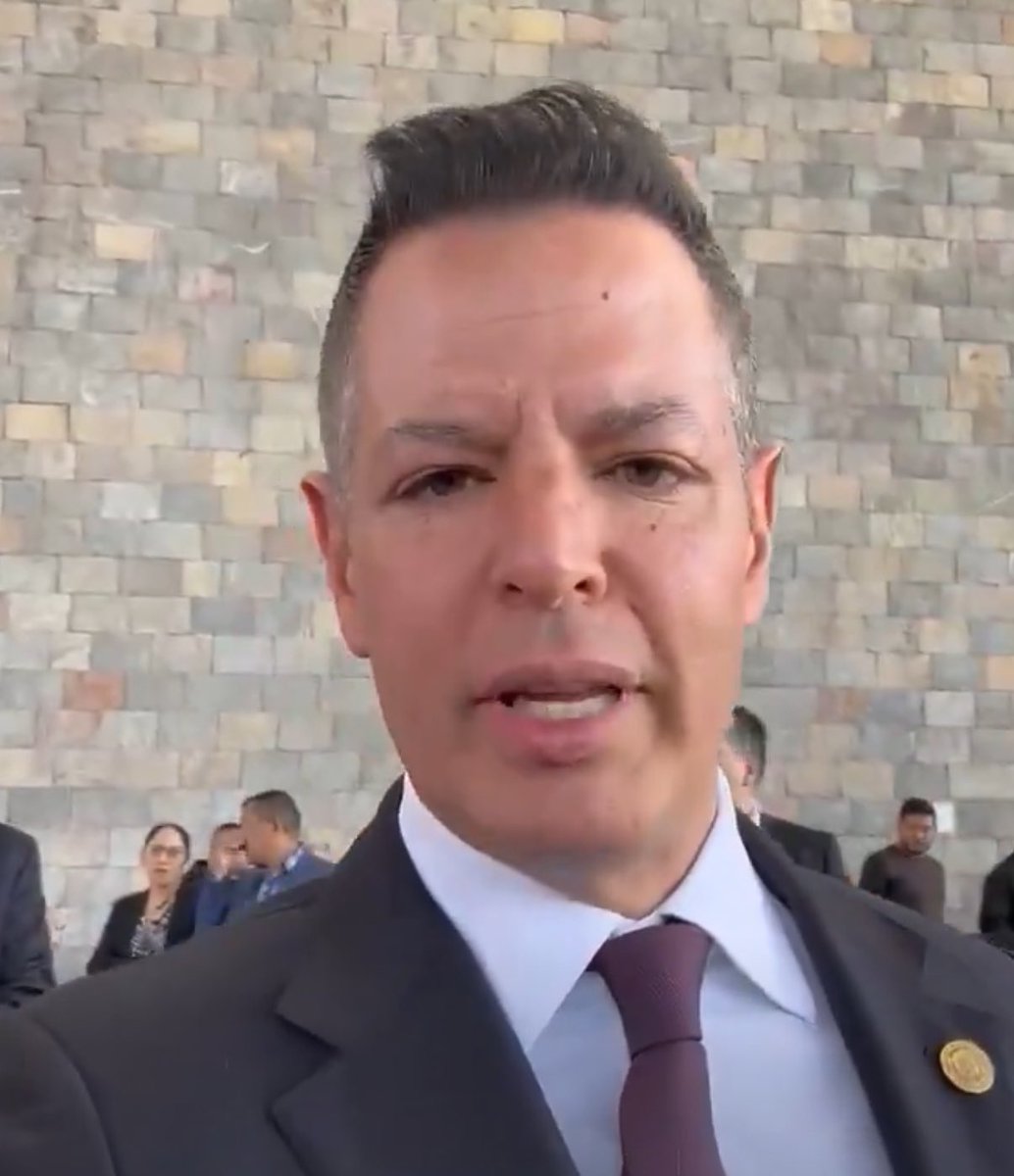 A donde con ese copete tan oaxaqueño <a href="/alejandromurat/">Alejandro Murat</a> ?