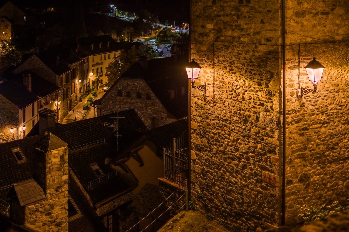 ATPlighting's tweet photo. 🔷 Nuevo caso de éxito: Sallent de Gállego renueva su alumbrado con luminarias LED 2200 K adaptadas a criterios Starlight: https://t.co/3QMvZOHW6S

#ValledeTena #LED2200K #CieloOscuro #IluminaciónSostenible #ATPIluminacion https://t.co/h1M0qGUaQL
