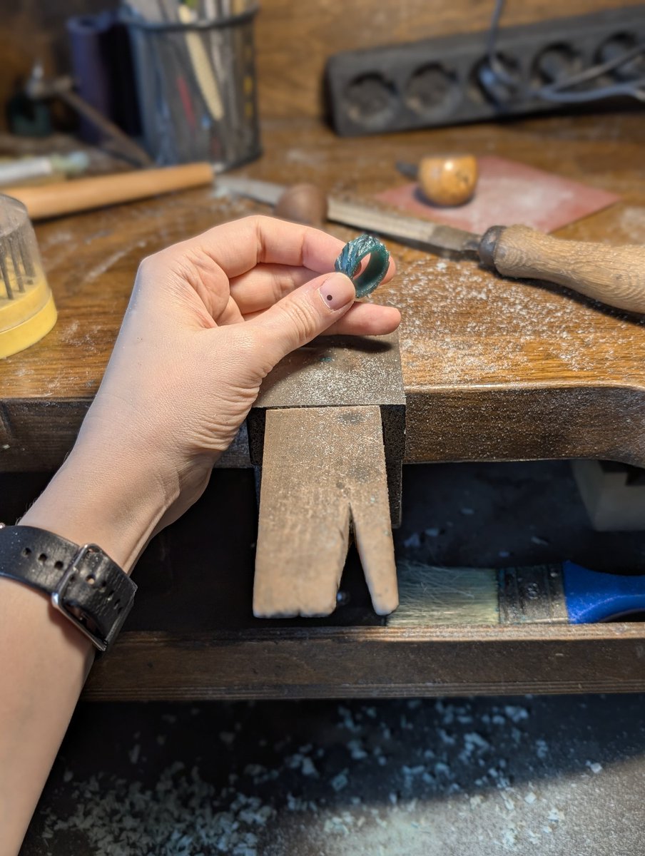 aljonab_art's tweet photo. Learning how to do jewelry 🖤 https://t.co/0fvICGQbYB