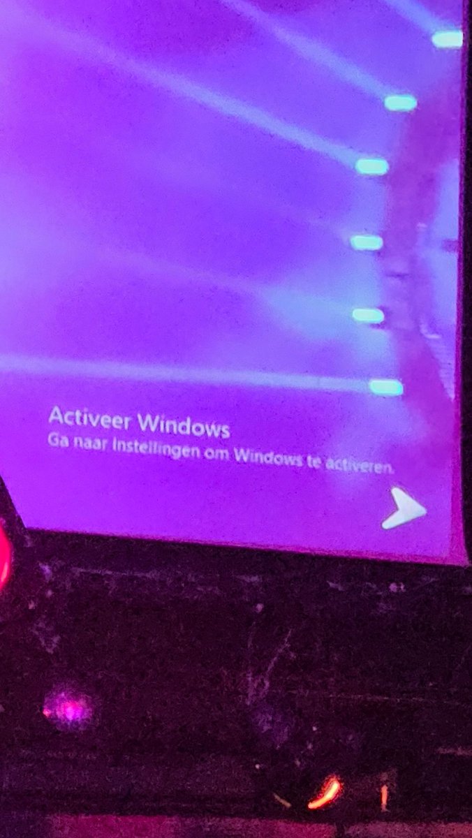 zwelfbungt's tweet photo. Could somebody please activate Windows? #AmsterdamCalling #Eurovision https://t.co/385zAXJG3Y