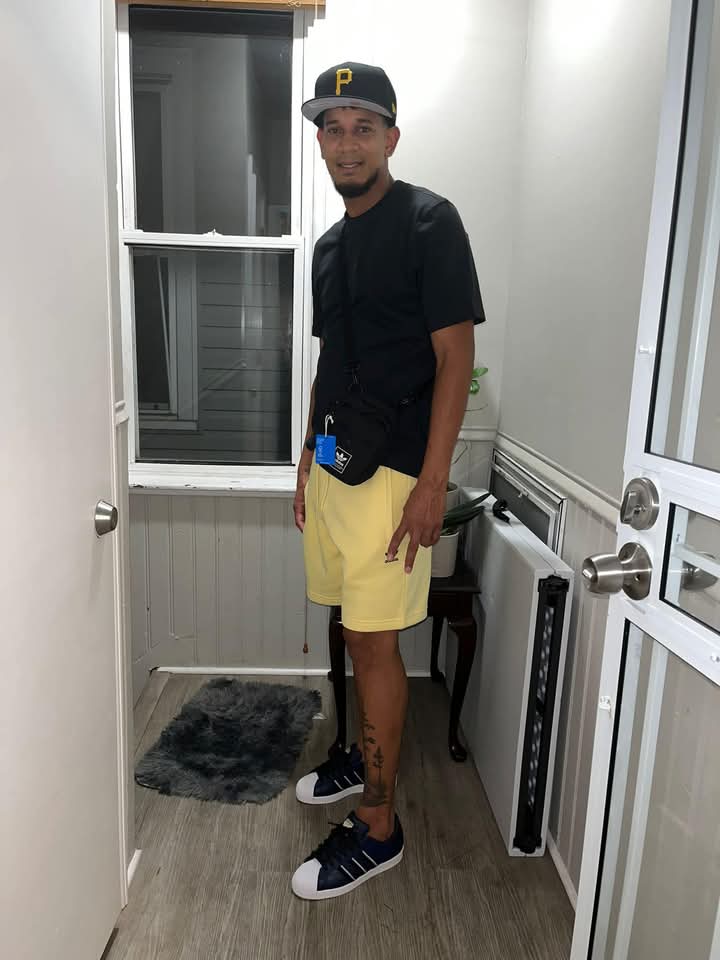CaceresVal83553's tweet photo. Hetero venezolano en los estados unidos 
#heterosengañados #heterosvenezolano #hetero 

Canal de Telegram al privado https://t.co/VIUy4e7DB4