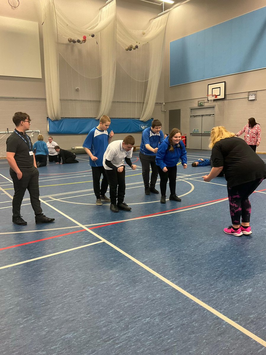 islwynsrb's tweet photo. The car robot dance is entering its final stages for Sirhowy, Rhymni and Taff. We are developing a routine that includes the use of different levels as well as cannon and unison! #sharingthecreativity #mixingitup #feelingthebeat https://t.co/JABFYNVDVm