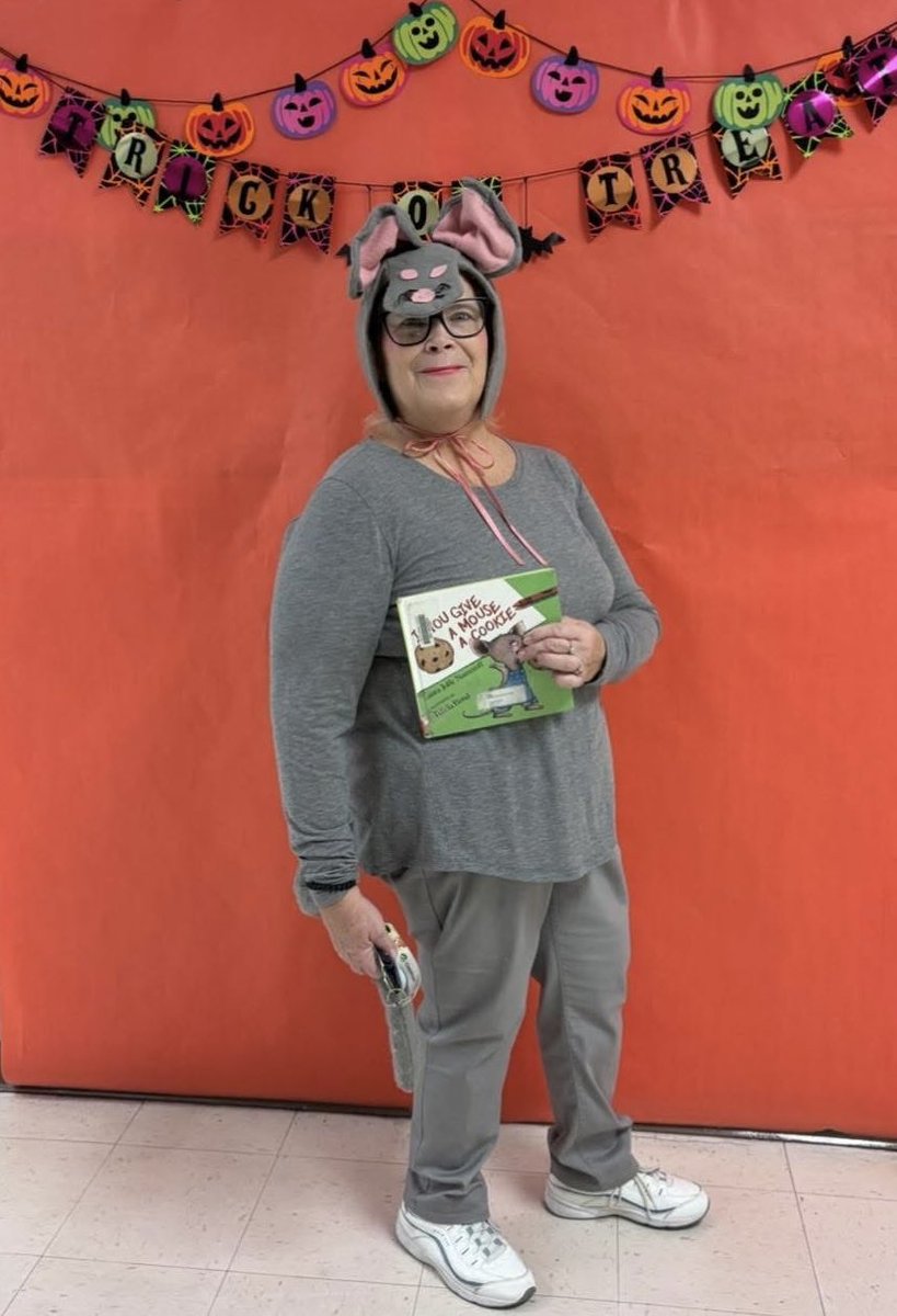 Thank you for your continued service Mrs. Collins. We appreciate and love you! 💕☺️💕#NationalSchoolLibrariansDay