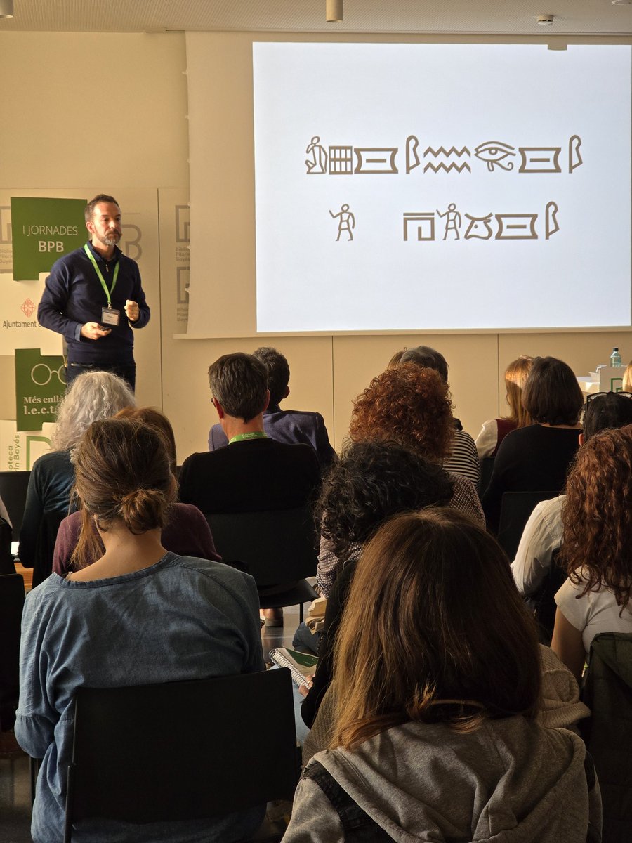 BibliotecaVicPB's tweet image. Héctor Ruiz i Gino Ferri han proposat, al públic assistent a la sessió inaugural de les I Jornades BPB, interessants reflexions al voltant de la comprensió lectora. @bibliotequesXBM @vic_cultura @vic_educacio #quefemalesbiblios #quefemalesbiblios #comprensiólectora