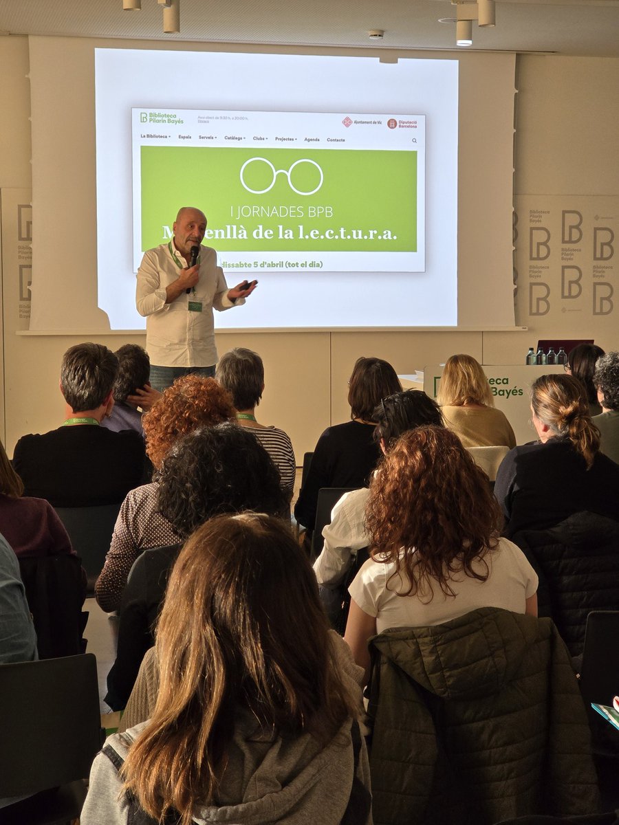 BibliotecaVicPB's tweet image. Héctor Ruiz i Gino Ferri han proposat, al públic assistent a la sessió inaugural de les I Jornades BPB, interessants reflexions al voltant de la comprensió lectora. @bibliotequesXBM @vic_cultura @vic_educacio #quefemalesbiblios #quefemalesbiblios #comprensiólectora
