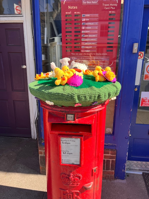 Look out for our Special Easter-themed postbox toppers created by our volunteers!
📅 Saturday 5th April
⏰ 12-3 PM
📍 Burts Cycles

Bring your friends &amp; family for the Easter Trail tomorrow!

Support your community by joining the HHA: hamptonhillassociation.co.uk/join-hha-as-a-…