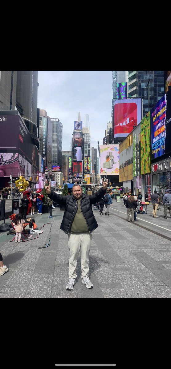 Vatan ne Türkiyedir Türklere, ne Türkistan. 
Vatan, büyük ve müebbet bir ülkedir Türklere Turan. 🇹🇷 New York tada varız 🤘
