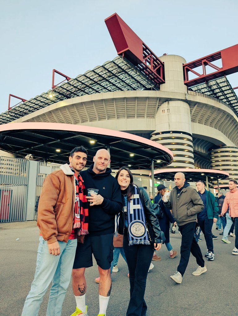 Elcholo005's tweet photo. @CalcioEngland Derby di Milano ✅ https://t.co/evrpuSOLhE