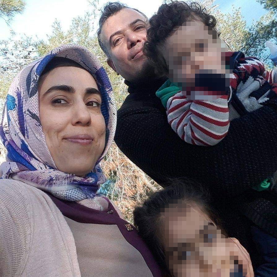 LÜTFEN ṢU TAG'A BİR EL ATSAK GÜZEL İNSANLAR KIYMETLİ DOSTLAR...

"Ben Gülten Nene. İki küçük çocuğun annesiyim, yaşamak istiyorum. Kanserin hangi evresinde olduğumu bilmiyorum".

GültenNenenin İnfazınıErtele