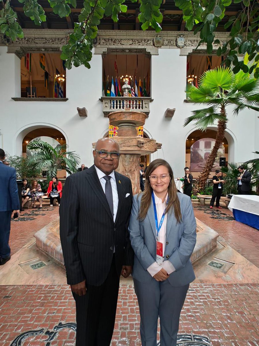 Cielo Rusinque Urrego🇨🇴🇫🇷 (@cielo_rusinque) on Twitter photo 🚀 Reunión estratégica con Jamaica | Nos reunimos con el Ministro de Turismo, <a href="/edmundbartlett6/">edmund bartlett</a> para impulsar iniciativas y estrategias bilaterales en:
🌱 Turismo comunitario y de naturaleza
🍽️ Intercambio de experiencias en turismo gastronómico
🏛️ Buenas prácticas en turismo 🚀 Reunión estratégica con Jamaica | Nos reunimos con el Ministro de Turismo, <a href="/edmundbartlett6/">edmund bartlett</a> para impulsar iniciativas y estrategias bilaterales en:
🌱 Turismo comunitario y de naturaleza
🍽️ Intercambio de experiencias en turismo gastronómico
🏛️ Buenas prácticas en turismo