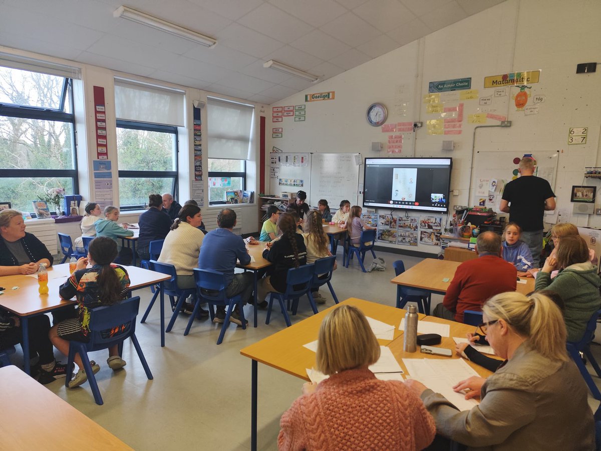ScoilBhrideMen1's tweet photo. Bhí oíche iontach againn ar an Máirt. Míle buíochas le Quentin a bhí ag cur na ceisteanna! 📝 😊

We had a lovely night on Tuesday. A huge thanks to Quentin our quiz master! 📝 😊 https://t.co/9lpYi5CFDH