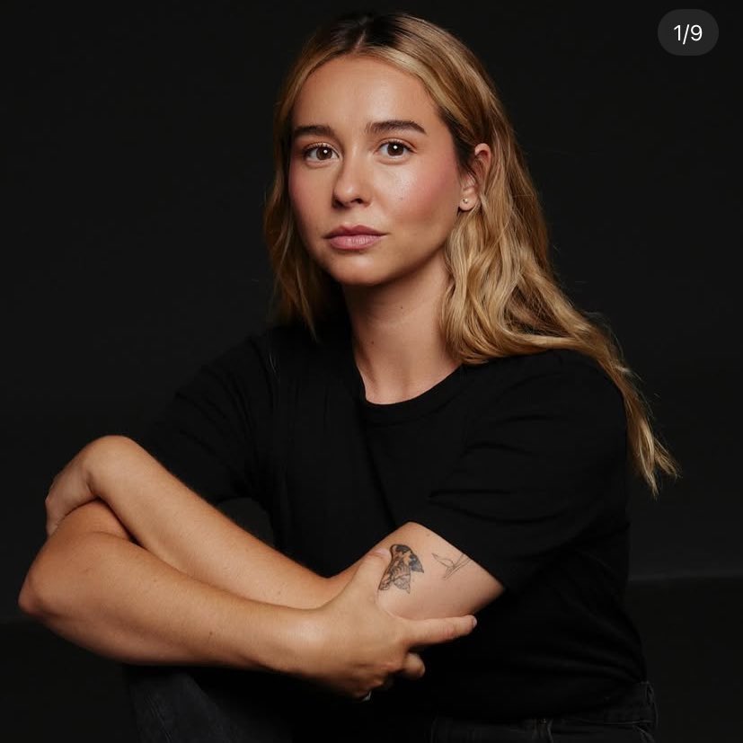 iiireneea's tweet image. viendo manual para señoritas por la trama supongo🗣️🗣️🗣️🗣️