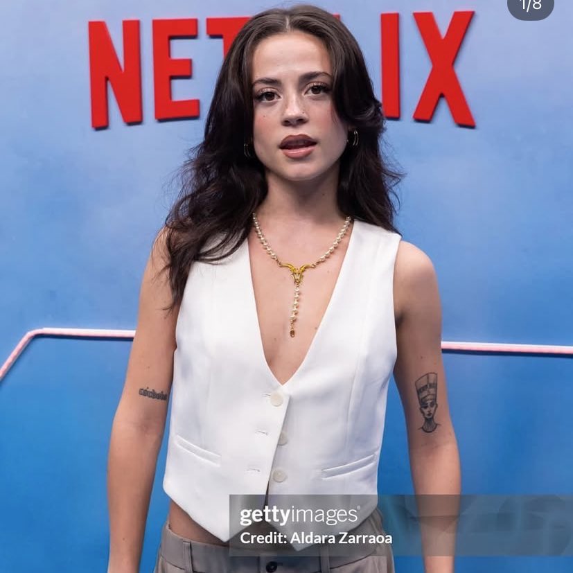 iiireneea's tweet image. viendo manual para señoritas por la trama supongo🗣️🗣️🗣️🗣️