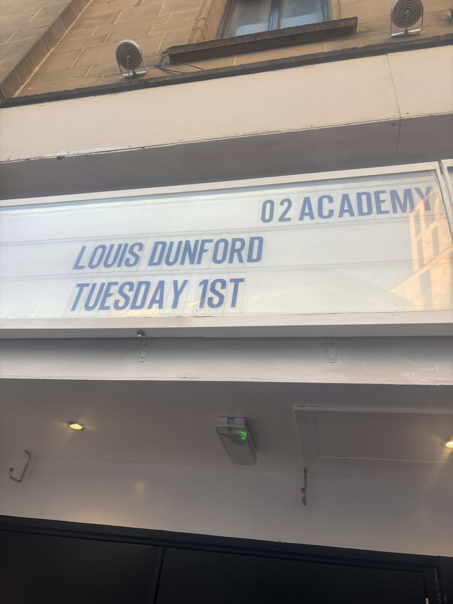 LucyGormanly's tweet photo. You probably know North London Forever… but wow does .@LouisDunford have an amazing catalogue of songs 🌟
Great night at @O2AcademyLeeds this week watching him in action, loved every second. 👏🏻 https://t.co/64y0lBRM4H