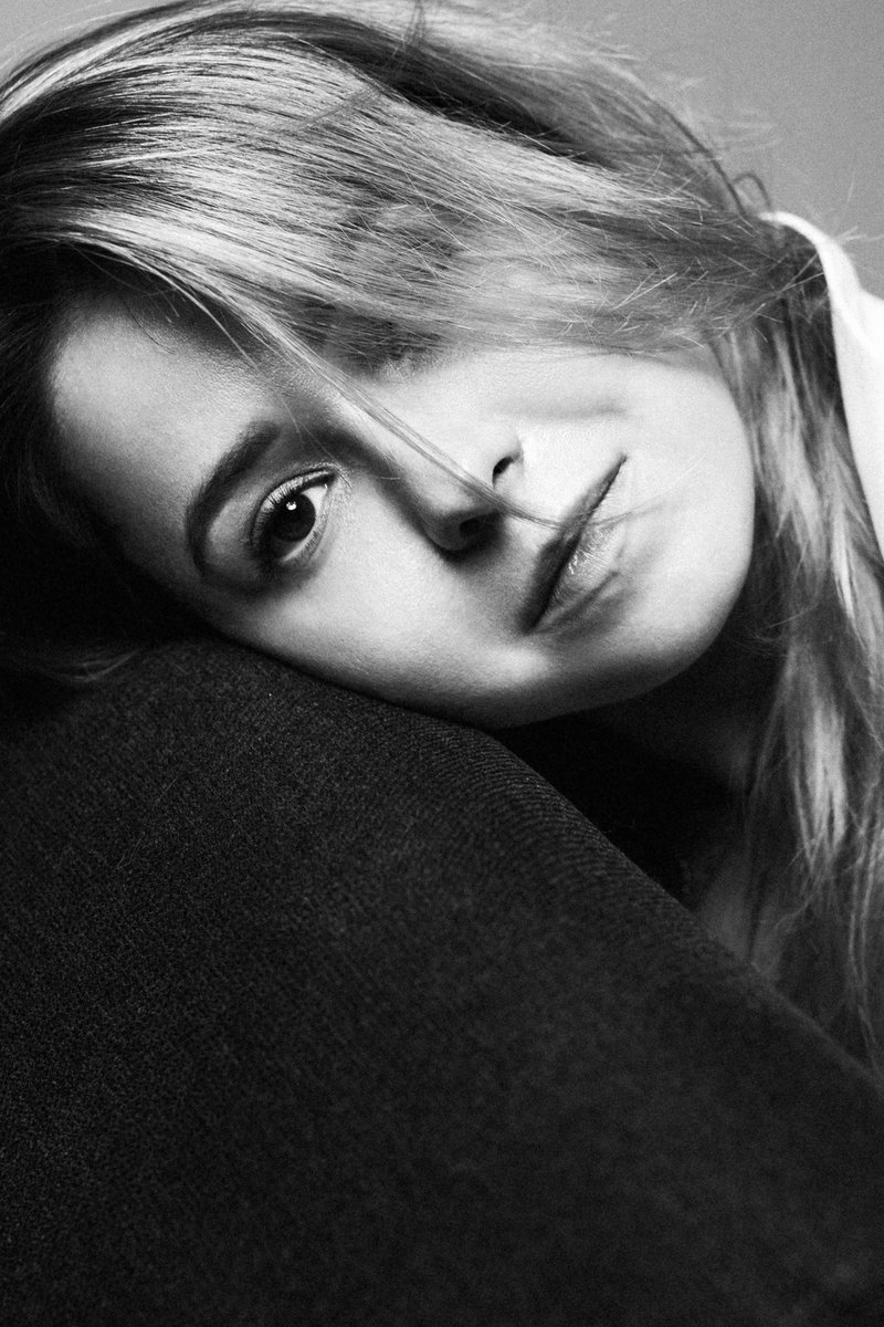 Месяц назад  сходила на фотосессию, чтоб зафиксировать себя в свои почти 32
Не делала профессионального макияжа и укладки. Хотелось зафиксировать момент, отметить какая я сейчас, на этом этапе

Вот что получилось