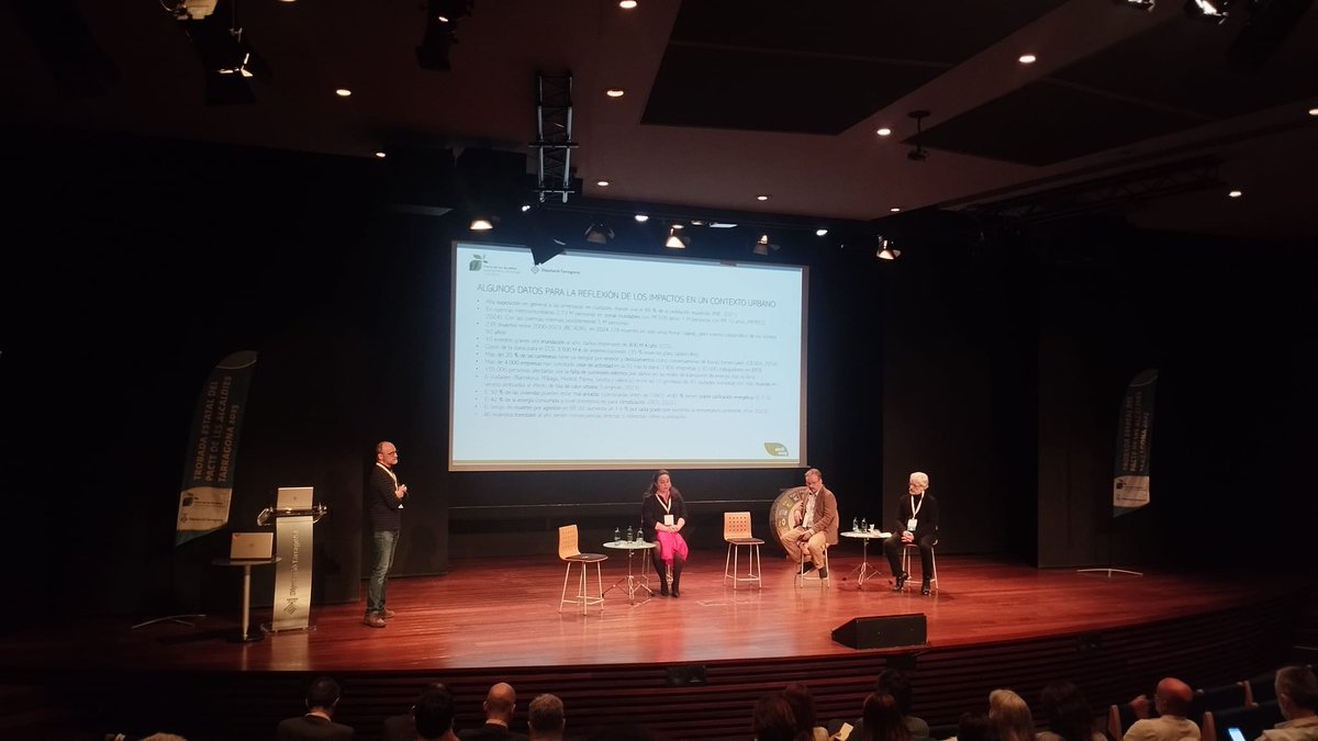 Junts_Dipta's tweet photo. Participem a la Trobada Estatal del Pacte de les Alcaldies d'Energies Sostenibles celebrada aquest dijous a #Tarragona.
Conferències de passat, present i futur en matèria de transició energètica municipalista per reduir l'empremta de carboni. https://t.co/vmqwkAgJ52