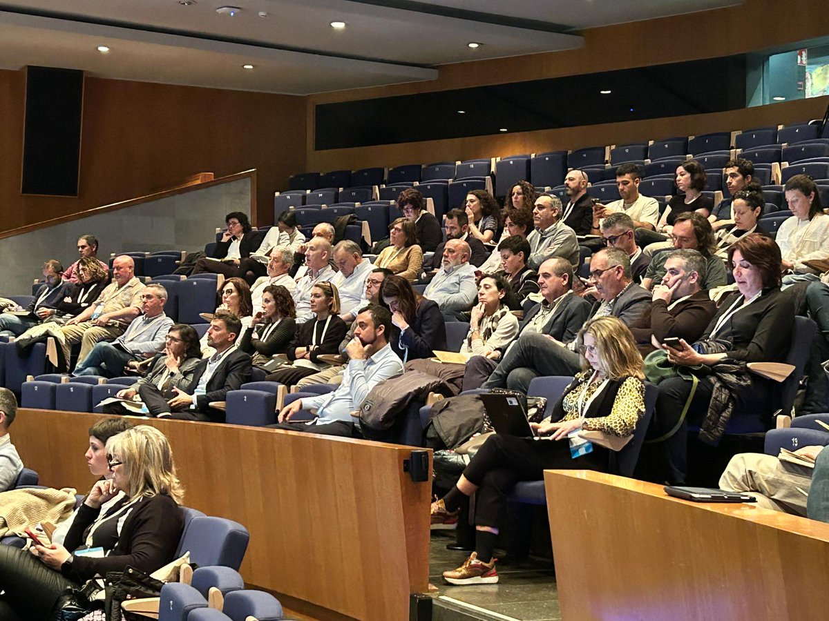 Participem a la Trobada Estatal del Pacte de les Alcaldies d'Energies Sostenibles celebrada aquest dijous a #Tarragona.
Conferències de passat, present i futur en matèria de transició energètica municipalista per reduir l'empremta de carboni.