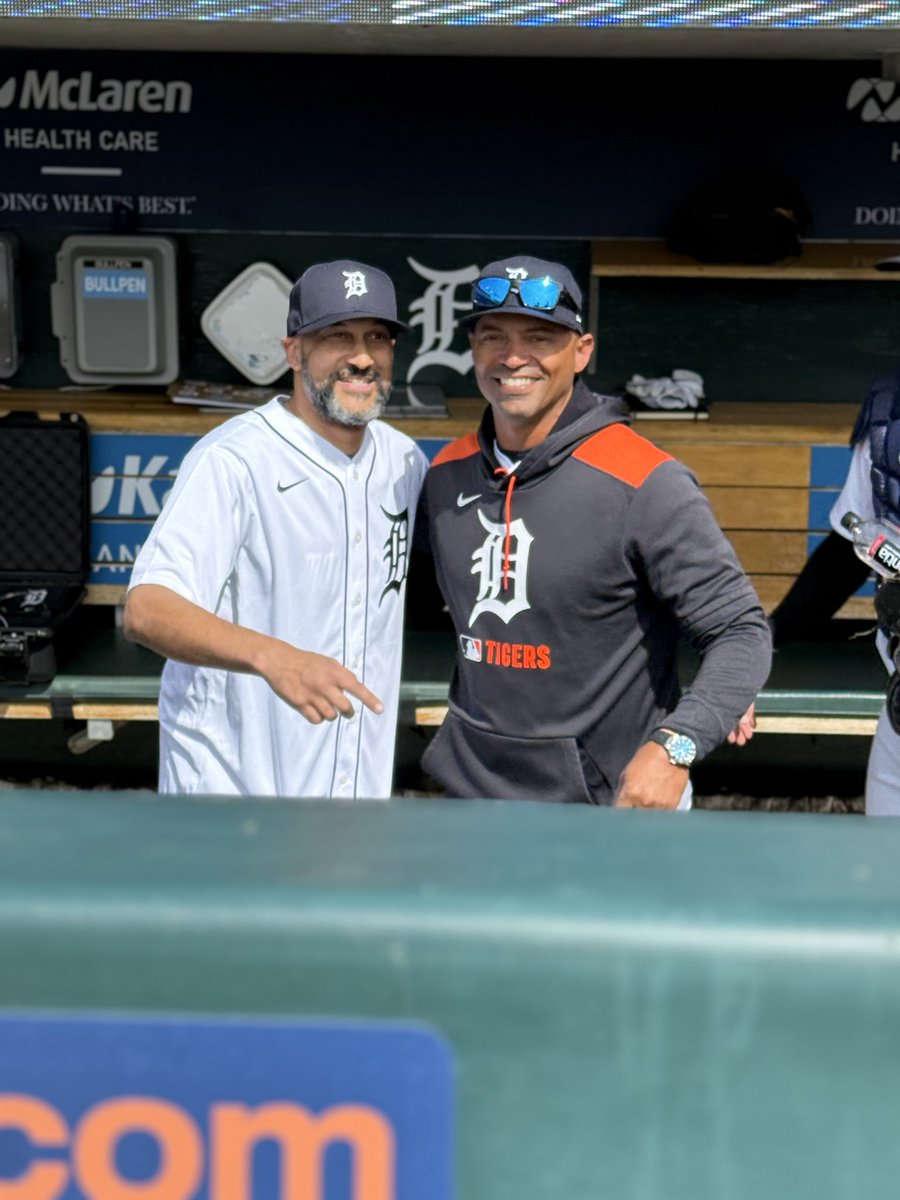 KeeganMKey's tweet image. It was an honor to be back in my hometown the D!!! Thank you George for offering me a pitching job! @tigers #Strike #MLBOpeningDay 👍🏽⚾️🐯