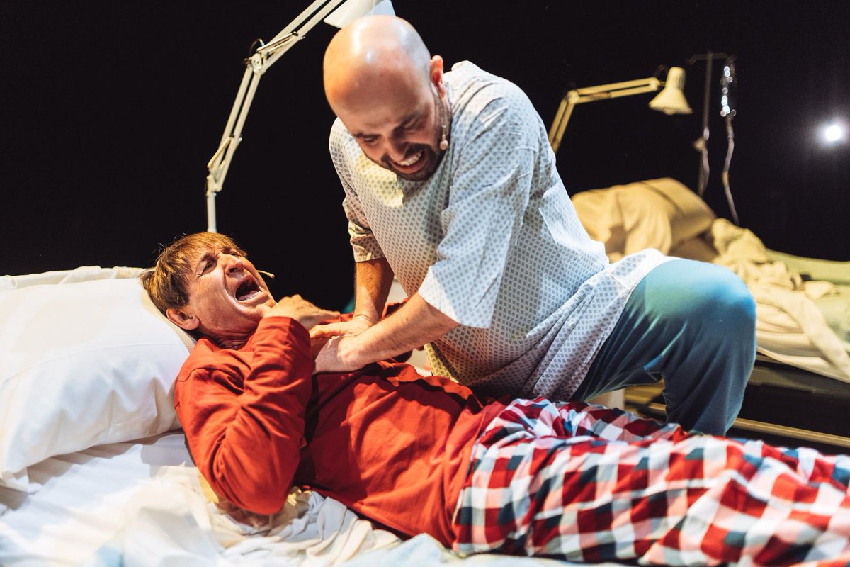 D’aquí una setmana estrenem HAMLET! Una comèdia amb l’Albert Pla. Em feia molta il•lusió aixecar aquest projecte. I ara em fa molta il•lusió ensenyar-vos la bestiesa que hem muntat. 

🗓️ Divendres 11 d’Abril
🕒 20:00
🎟️ Entrades 👉🏼 elcorral.cat